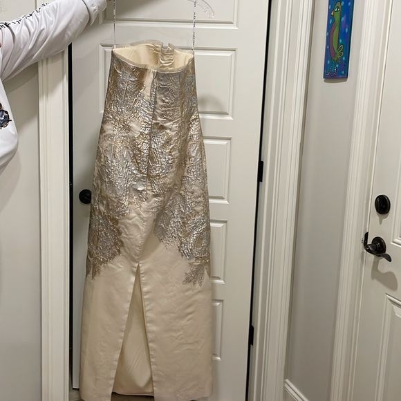 Couture gown Alex Teih. Gold and silver with beaded tulle wrap. - Picture 4 of 6